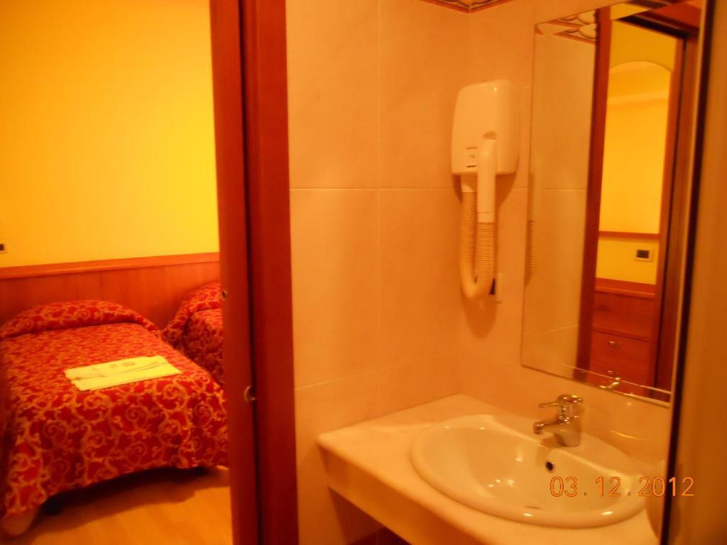 Hotel Val Di Sangro Perano Habitación foto